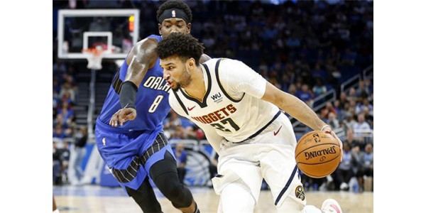 Das Publikum freut sich auf die Leistung von Denver Nuggets in der neuen Saison